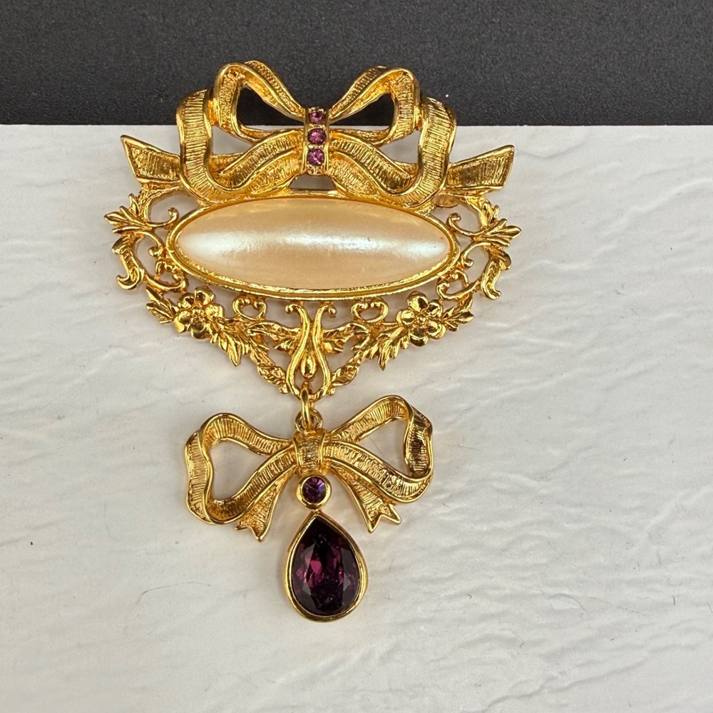 Vintage Avon Brooch Bow Estate Gold Tone Purple Rhinestone Signed